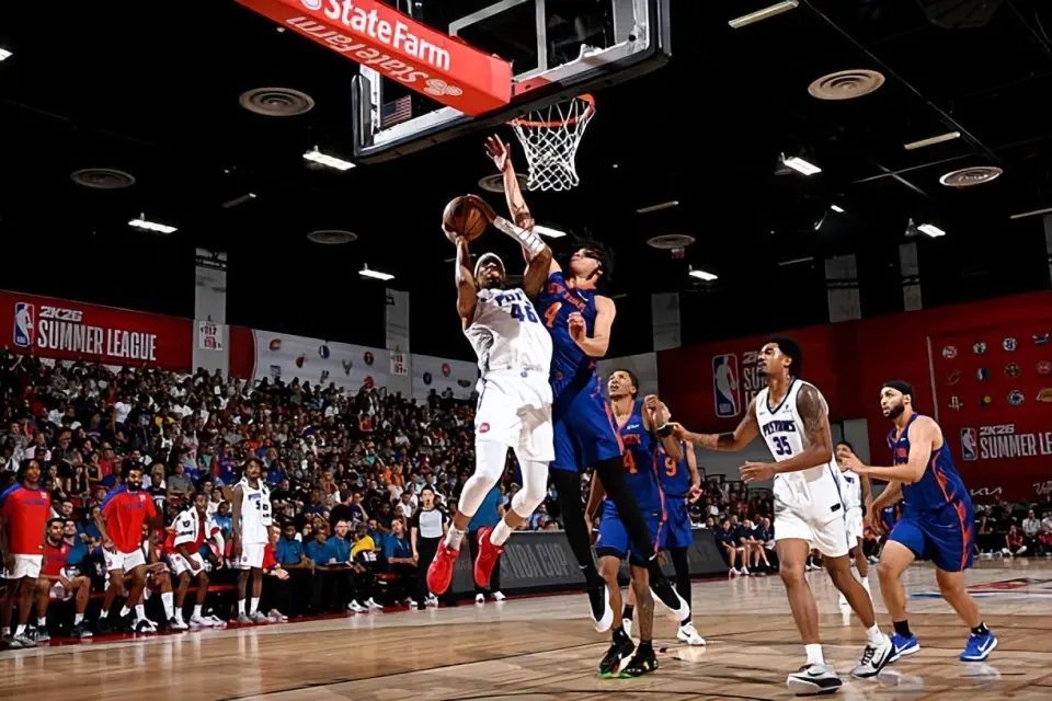 行进行了试, 训并且加盟, 赛的比赛 行进行了试, 训并且加盟, 赛的比赛